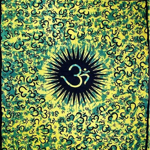 Henna-grüner Om-Echoes-Wandteppich