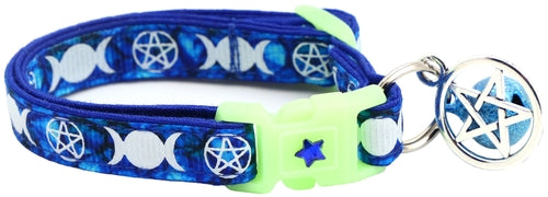 Witch's Familiar on Sapphire Cat Collar
