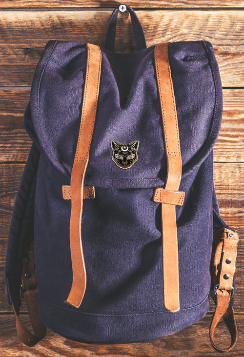 Luna die schwarze Katze – Katzen-Emaille-Pin von Real Sic